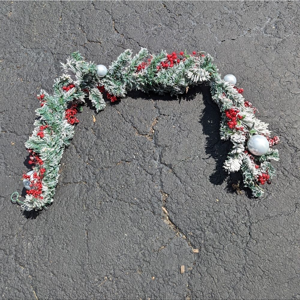 6ft Garland - Picture 2 of 2